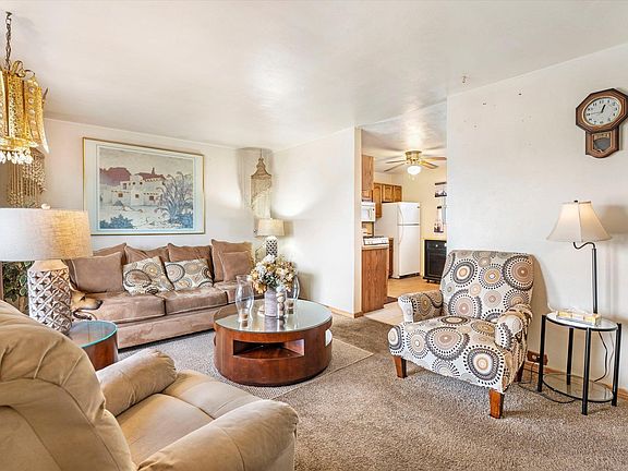 3rd image of 122 S Lombardy Dr