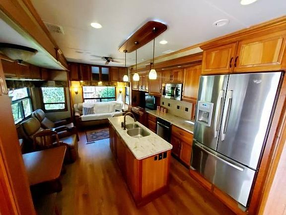 4th image of 271 Molina Dr