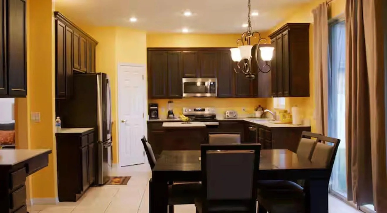 4 bed, 3.0 bath, 3387 sqft, $3,400 — Photo 3