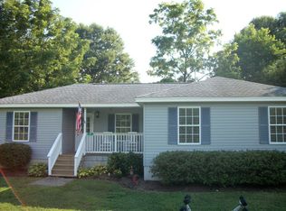 81 Arrowhead Dr, Weems, VA 22576