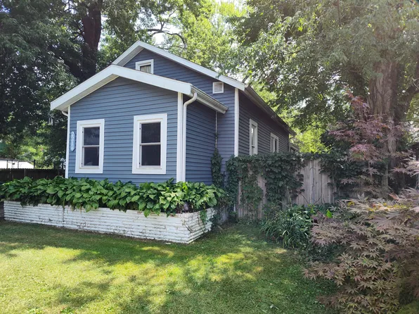 2214 Kenilworth Ave, Kalamazoo, MI 49048