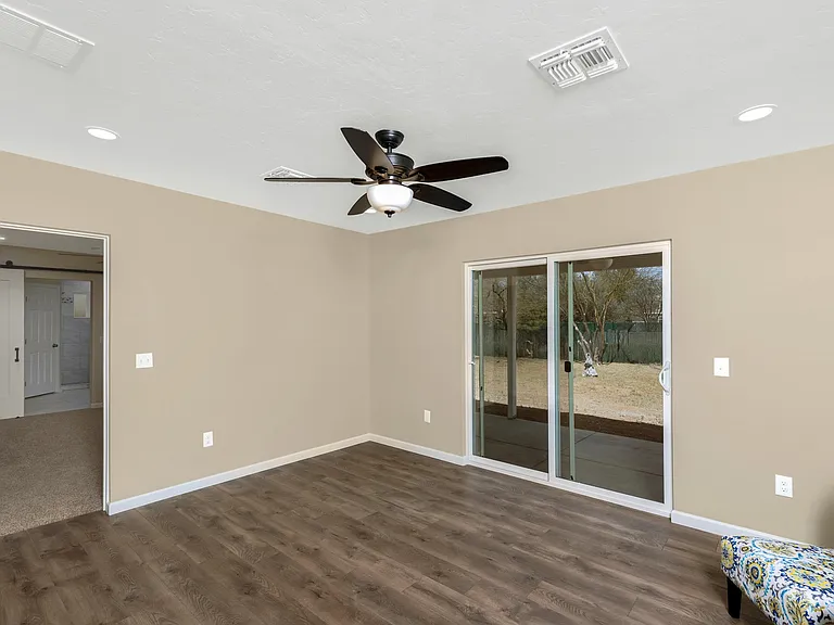 2217 E Silver St — Photo 16