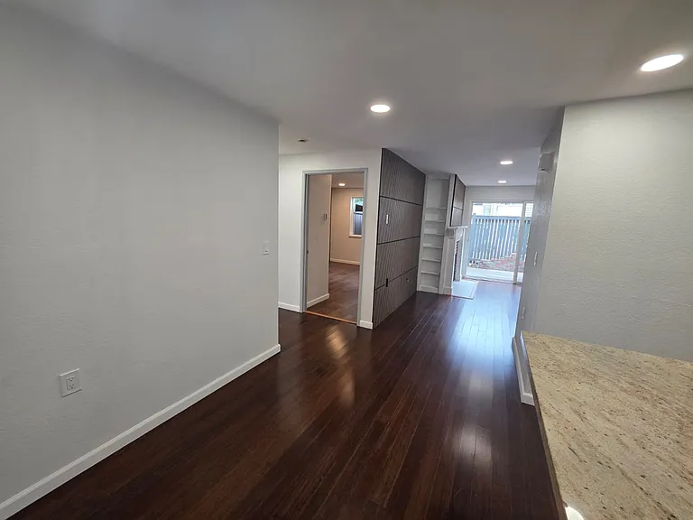 1150 Sunset Blvd NE #118 — Photo 7