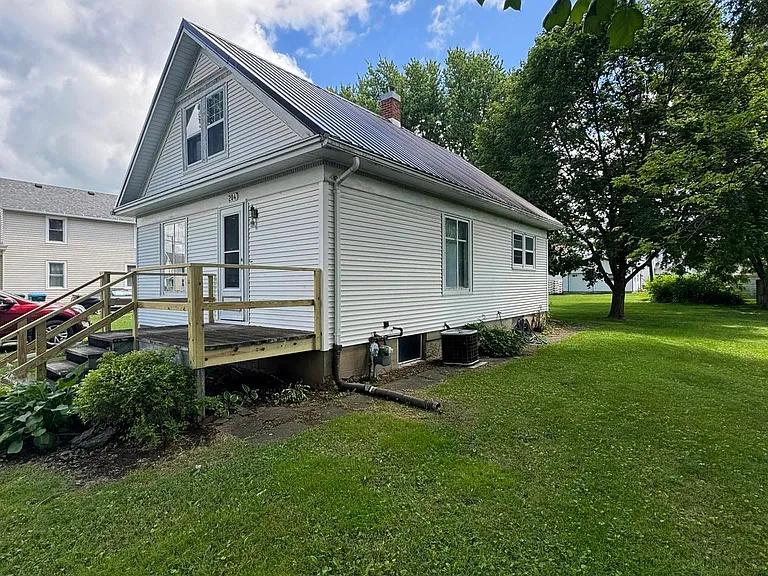 204 N Meyers Ave — Photo 3