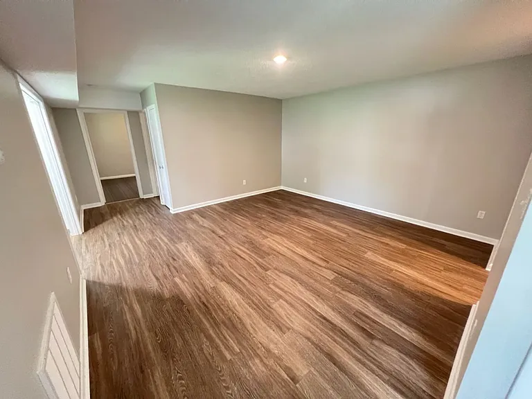 Ligon Apartments- 2900 Ligon St — Photo 2