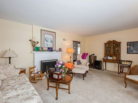 5th image of 420 W Elm Park Ave