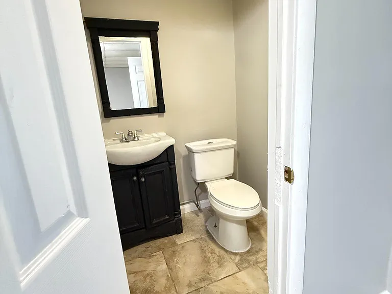 845 Poplar St — Photo 10