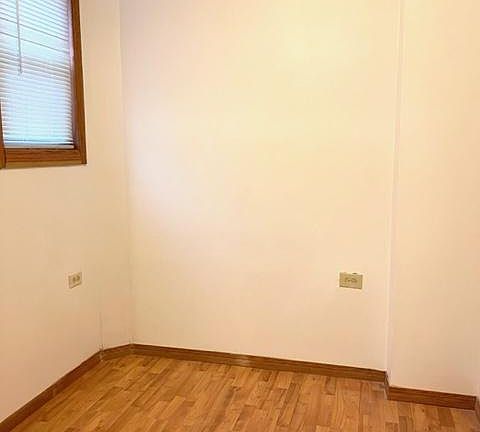 4th image of 931 W 35th St Floor 2