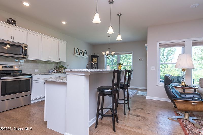 5th image of 49 Somerset Drive