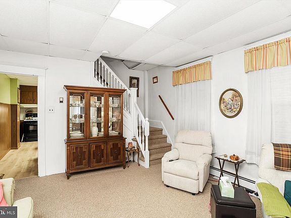 4th image of 1610 Genesee St