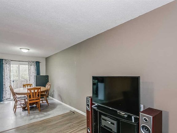 3rd image of 3107 S Mount Carmel Ave