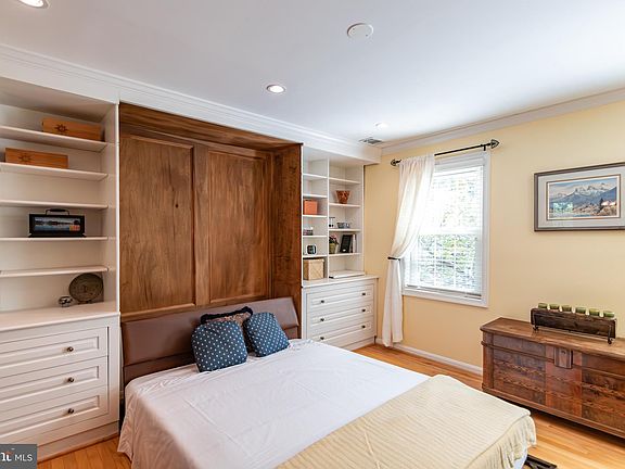 5th image of 1411 E Abingdon Dr APT 4
