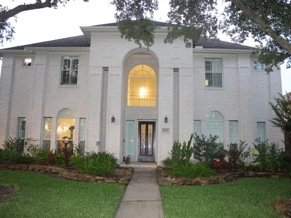 1901 Edgewater Dr, Friendswood, TX 77546