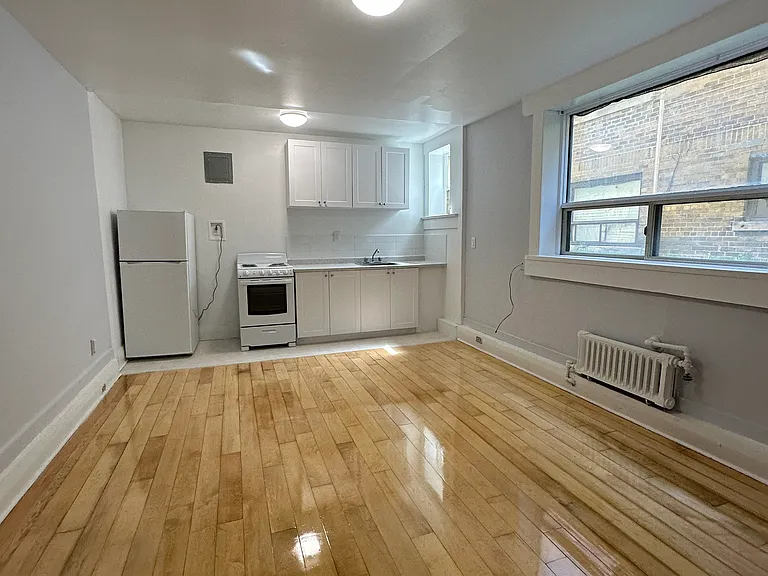 140 Wellesley St E — Photo 10