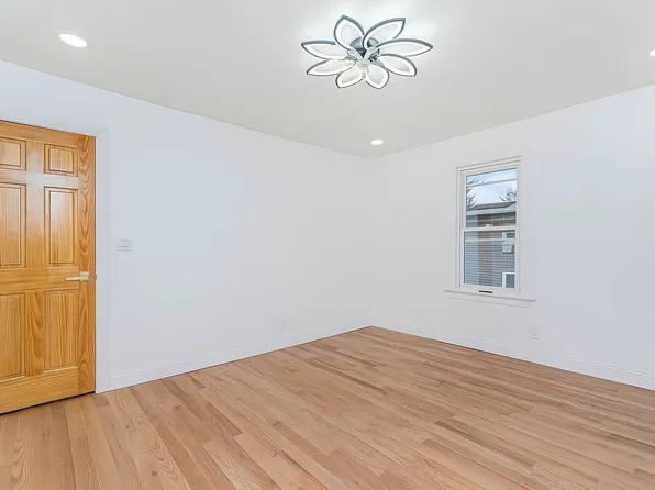 617 East 52nd Street image 15 of 22