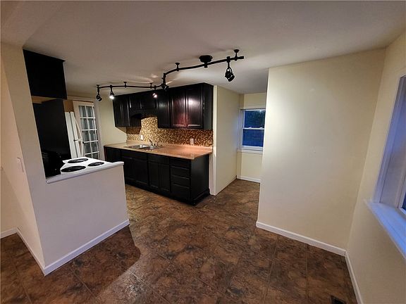 5th image of 3973 North Ave #1