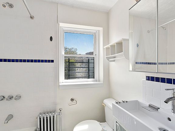 5th image of 124 Kane St #2