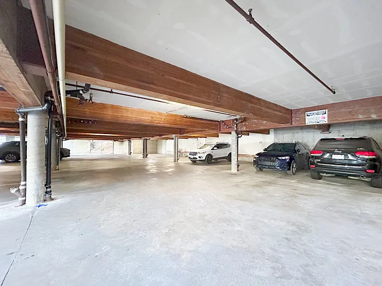 Lawton Park Apartments — Photo 9