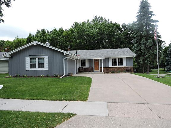 2nd image of 1002 Burrie Ln