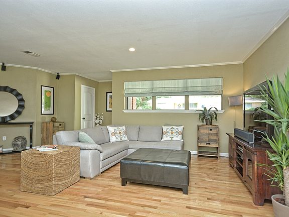 3rd image of 1008 Salem Ln