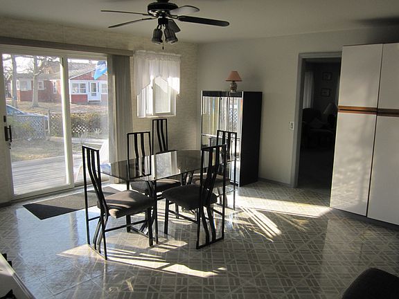 4th image of 70 Pine Neck Ave