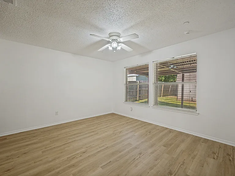 5518 Heathercrest Dr — Photo 15