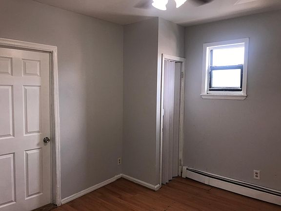 2nd image of 18 Westervelt Pl APT 4