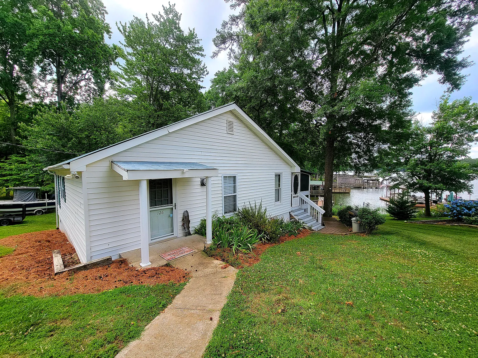 Lake Point Cir, New London — Photo 2