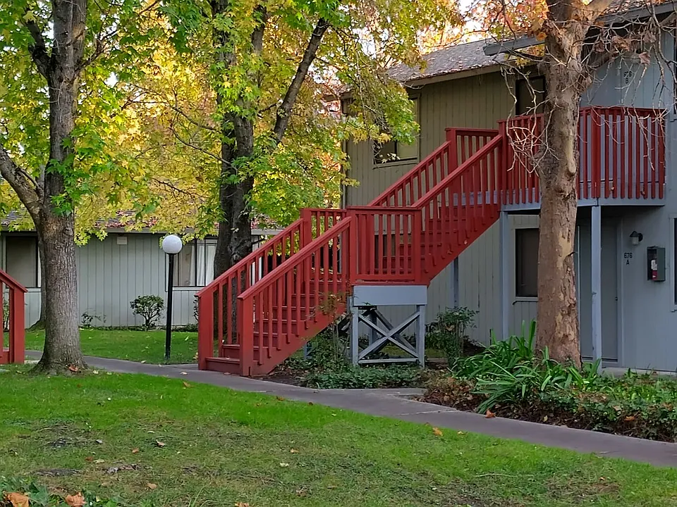 664 West Ave