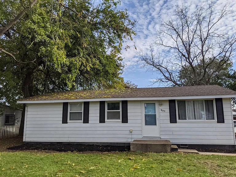 3009 Emmons Ave — Photo 3