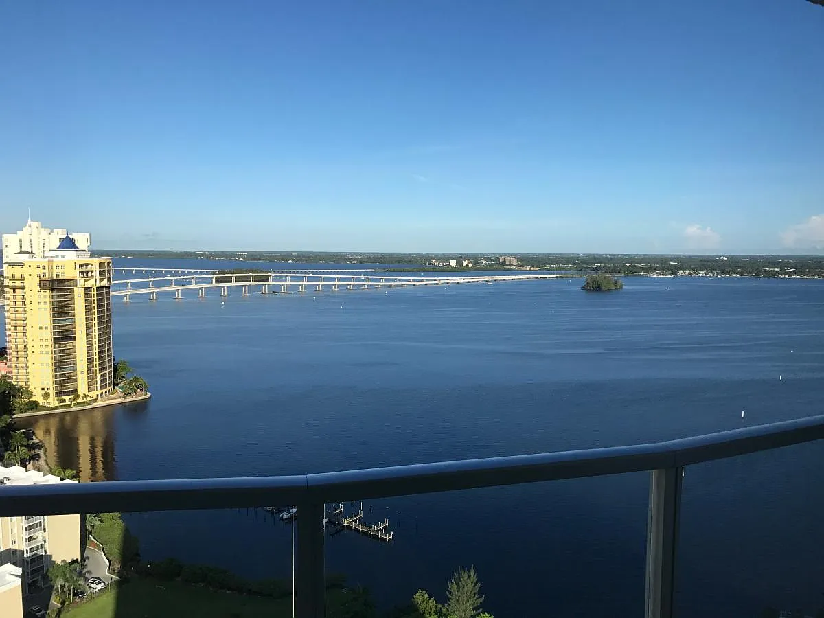 2 bed, 1180 sqft, $2,400 — Photo 1