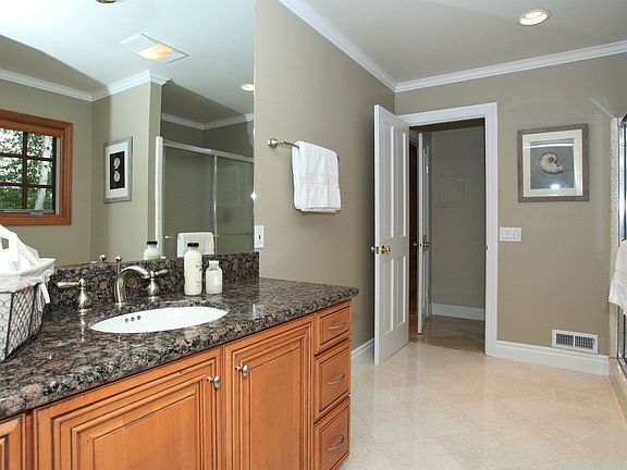 3rd image of 25500 Crescent Ln