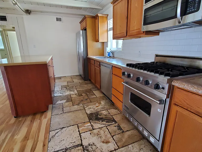 311 W Montecito Ave — Photo 3