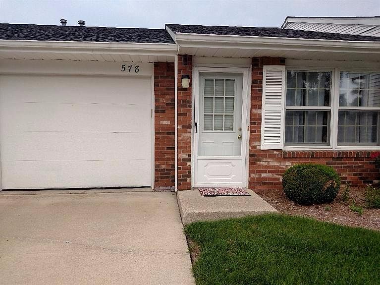 1st image of 578 Yorkshire Sq #26