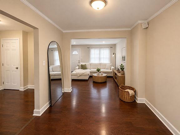 3rd image of 1693 Linden St