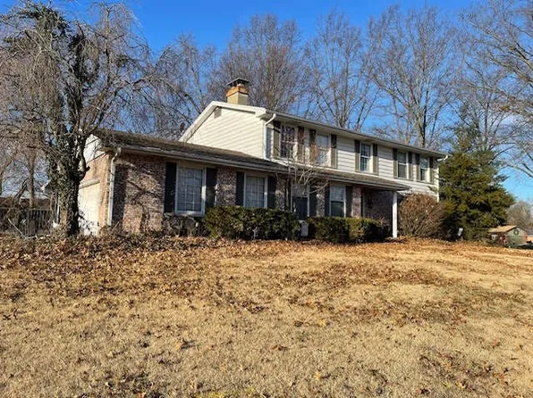 5320 River Aire Dr, Godfrey, IL 62035