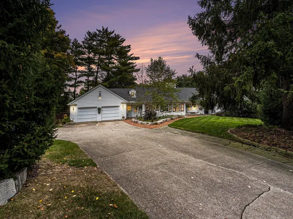 2433 Oakland Dr, Kalamazoo, MI 49008