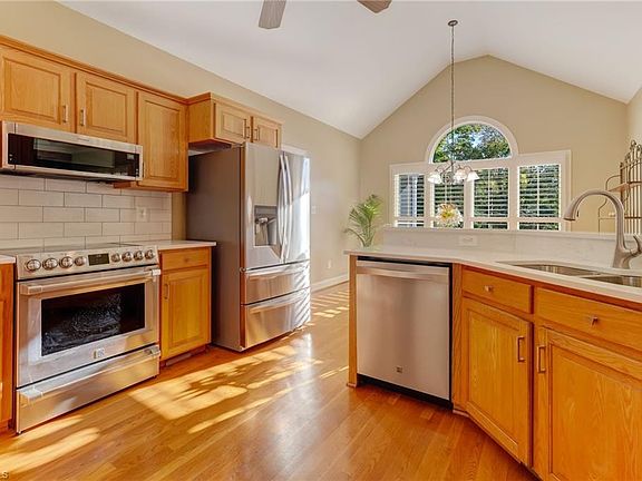 5th image of 203 W Stonebury Ct