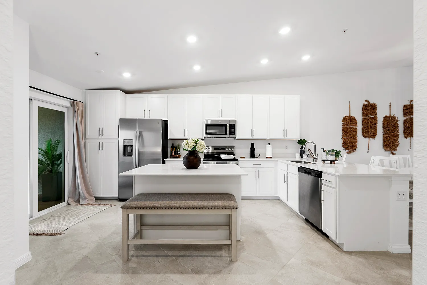 2 bed, 1355 sqft, $2,800 — Photo 3