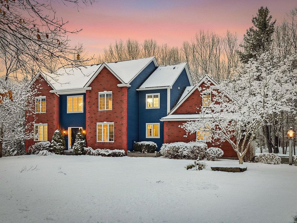 1st image of 8 Winterberry Lane