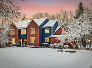 8 Winterberry Ln, North Hampton, NH 03862