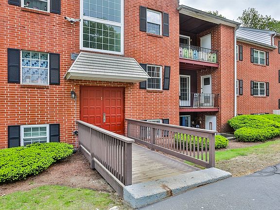 2nd image of 1 Louisburg Sq APT 5