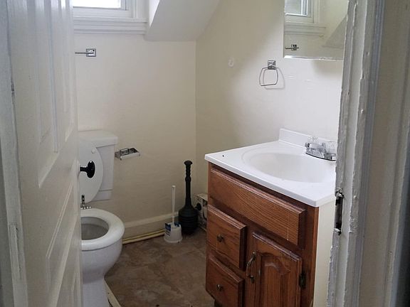 4th image of 1409 S Michigan Ave APT 3