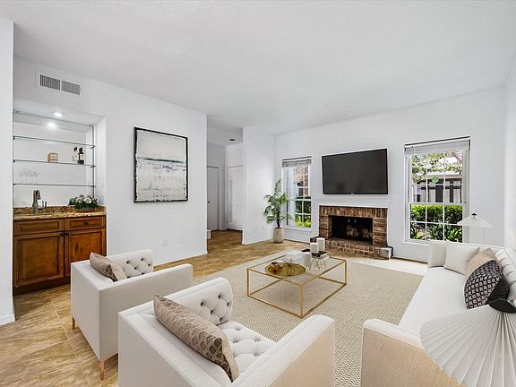 2nd image of 752 Augusta Dr #752