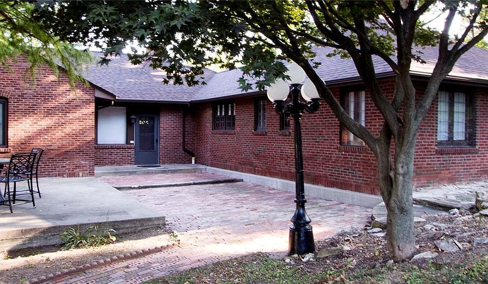 1st image of 2 Lansing Ave