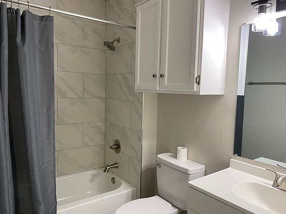 3rd image of 4903 Sanderson Ln
