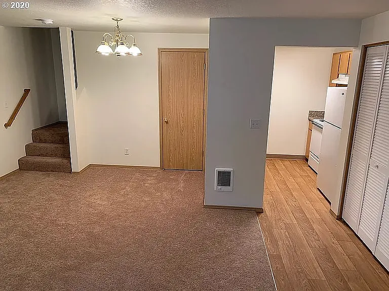 Jonathan's Place — Photo 10