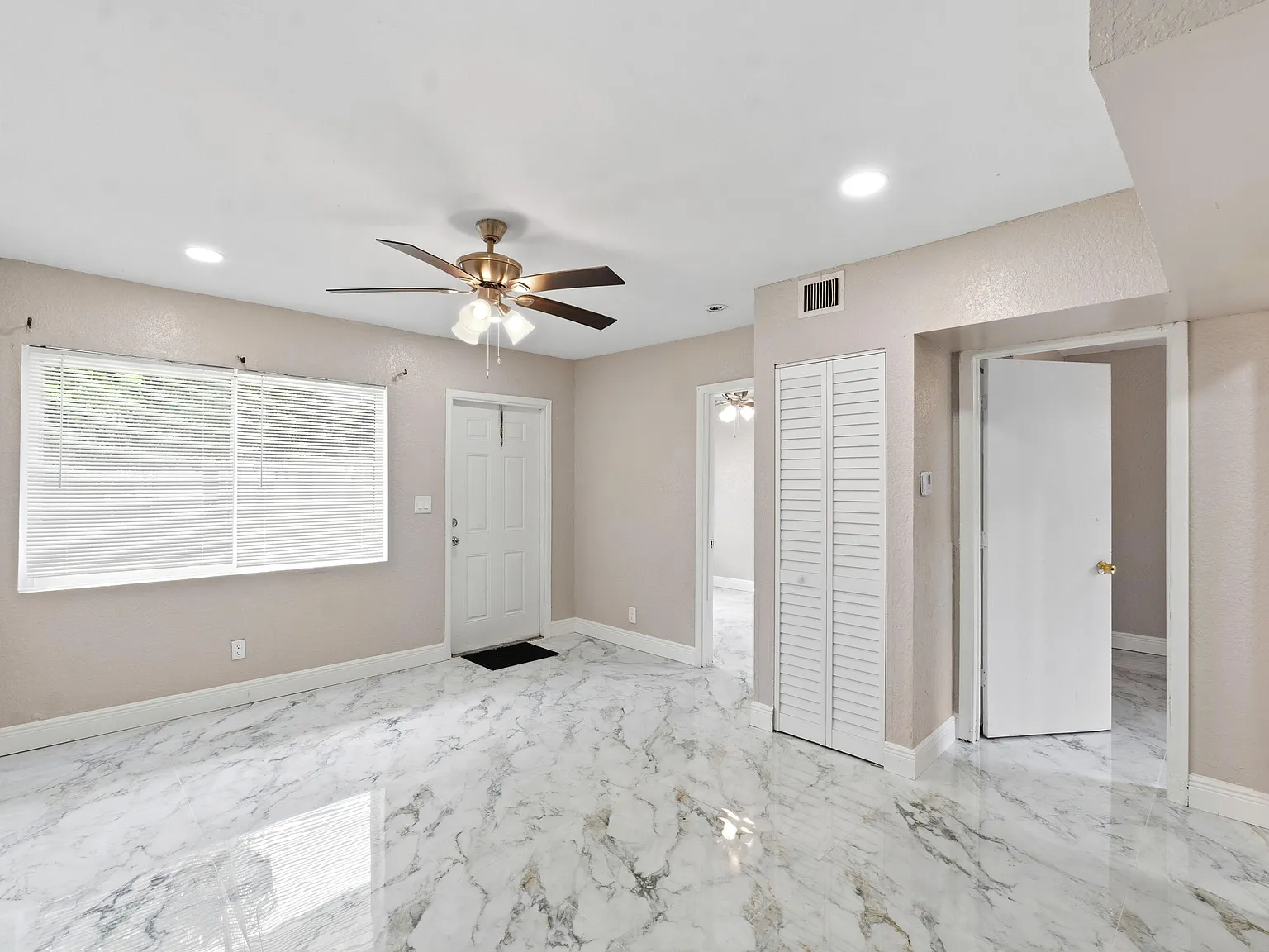 2 bed, 1.0 bath, 700 sqft, $1,900 — Photo 4