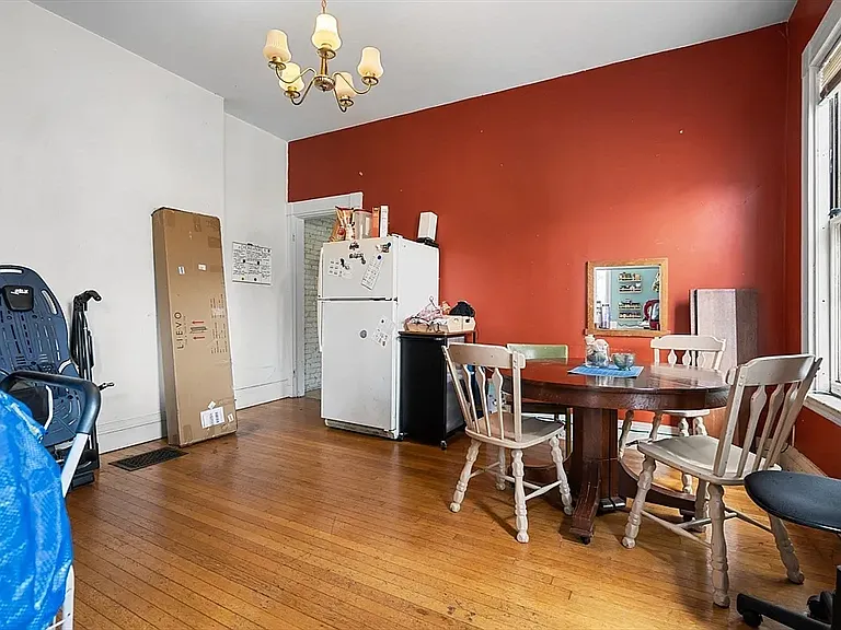 48 Spring Park Ave — Photo 6