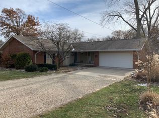 25 Briar Hill Rd, Paris, IL 61944